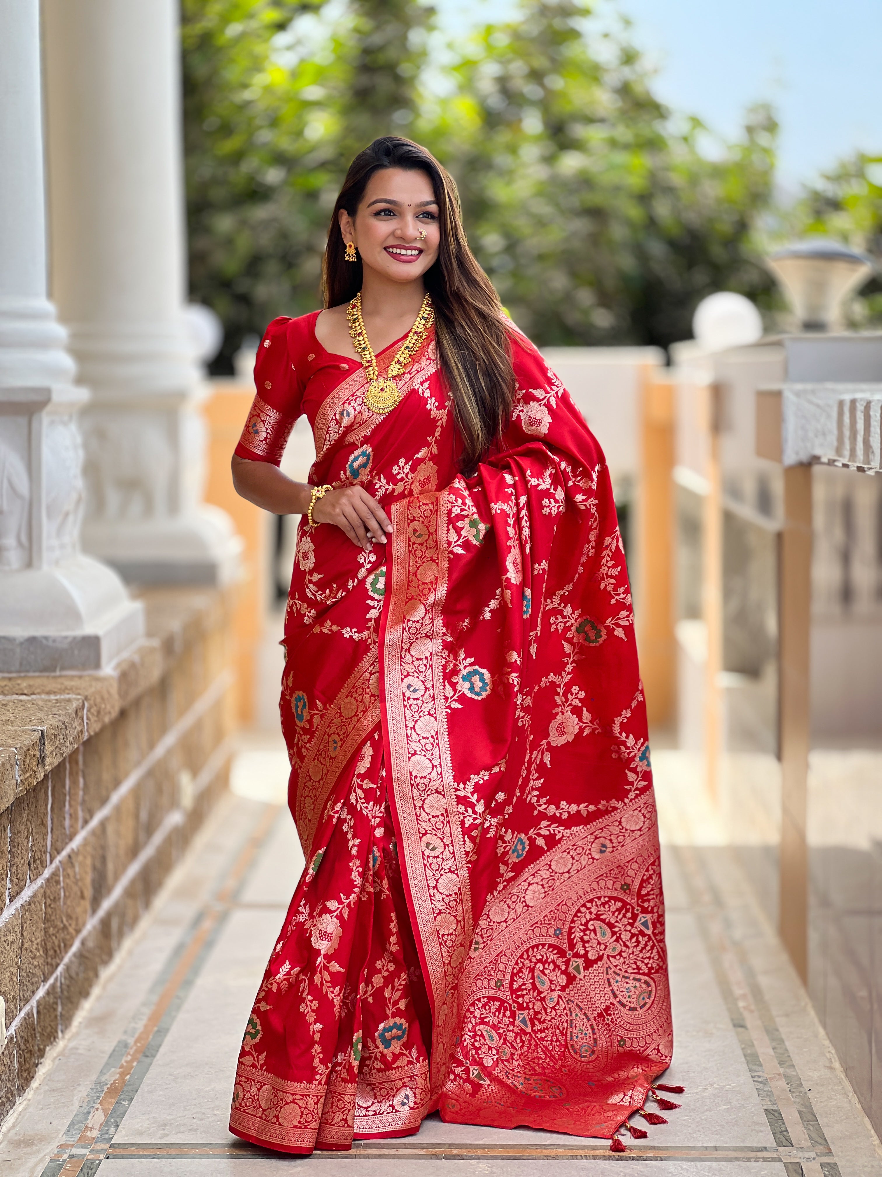 Soft Banarasi Silk Saree with Zari Weaving & Meenakari Touch – Rich Pallu & Border